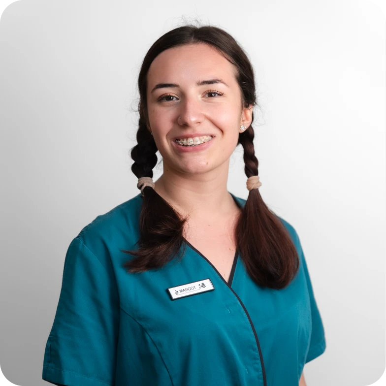 margot asisstante dentaire Accueil Cabinet d’orthodontie Drs. ROCCA & Associés